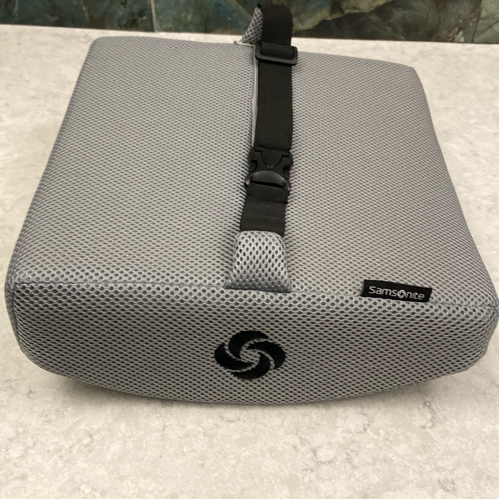Sale 2/$15* NWOT Samsonite backrest. Bought for husband and he didn't use it.